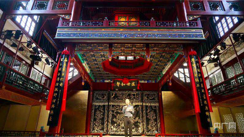 “中国戏楼活化石”正乙祠戏楼向公众开放