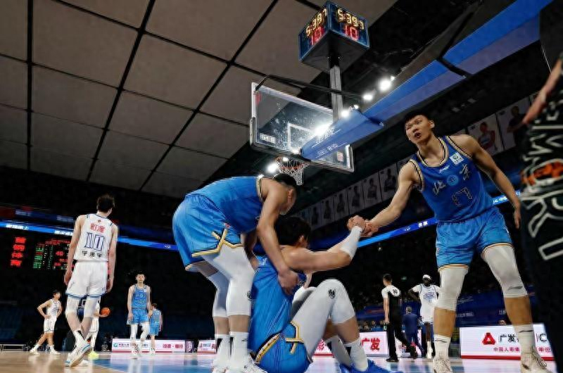 真心不容易！北京北汽主场艰难击败宁波，提前两轮拿到季后赛门票
