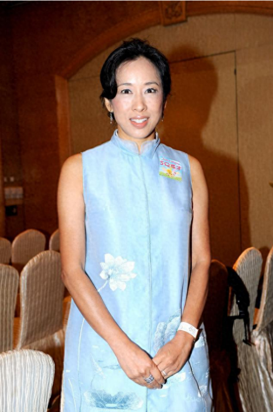 勇气可嘉：朱玲玲再次从豪门中净身出户，网友赞叹：真是太厉害了