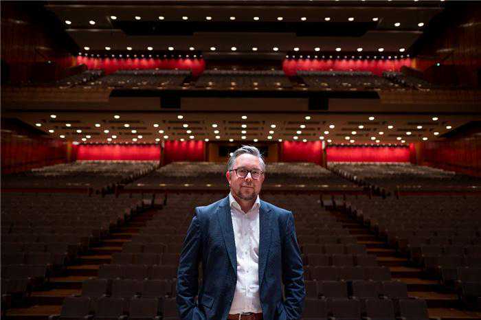 伦敦爱乐乐团首席执行官大卫·伯克：以音会友以乐通文