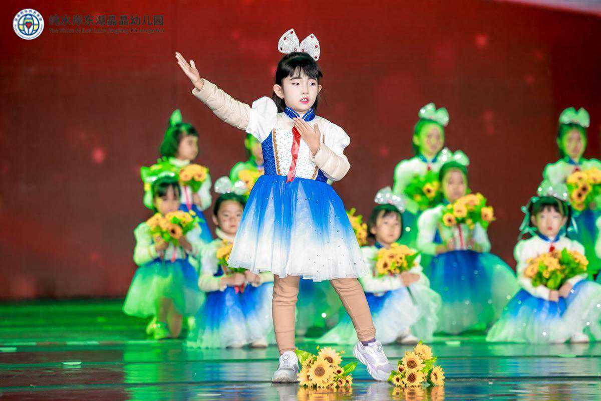 赞！这场精彩的中英双语童话剧展演，全由孩子们演出