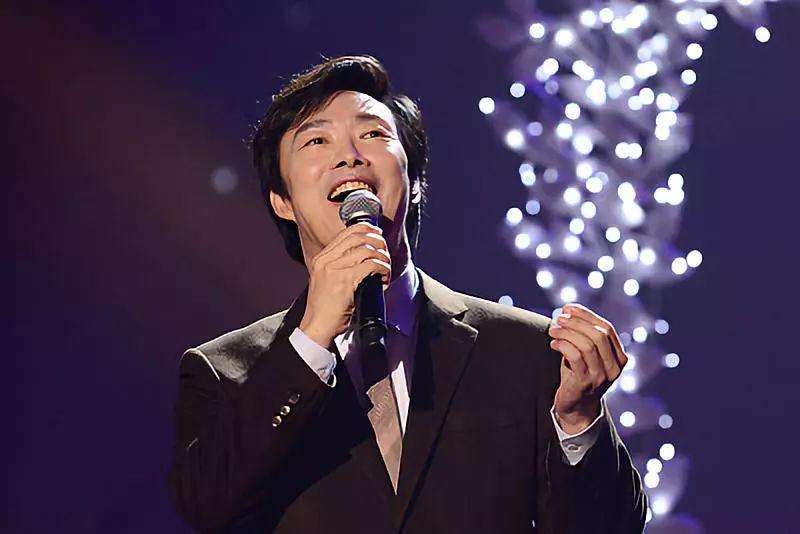 费玉清正式退休！封麦前稳赚两亿，告别演唱会大尺度发言逗笑粉丝