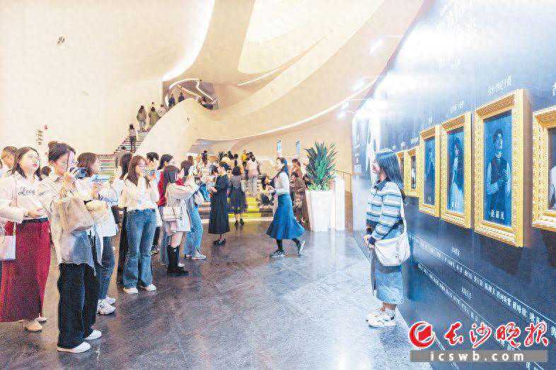 音乐剧《剧院魅影》中文版受追捧，长沙热门演出门票接连售罄