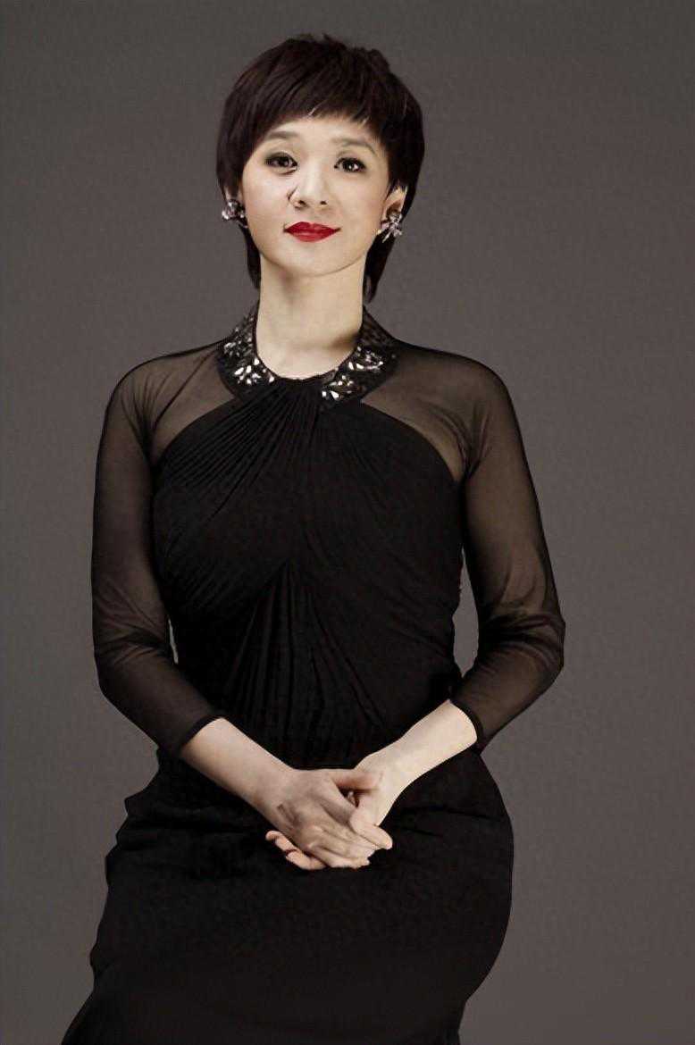 柯以敏演唱会与李玟合唱变独唱,真缅怀or真消费?被质疑是蹭热度 柯以敏演唱会与李玟合唱变独唱,真缅怀or真消费?被质疑是蹭热度