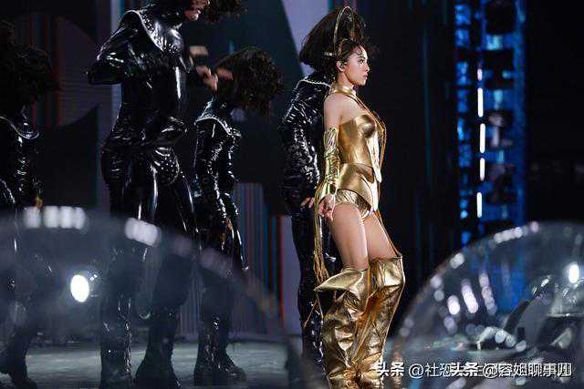 蔡依林深圳演唱会引爆“啊啊”热潮，观众热情高涨堪比KTV现场