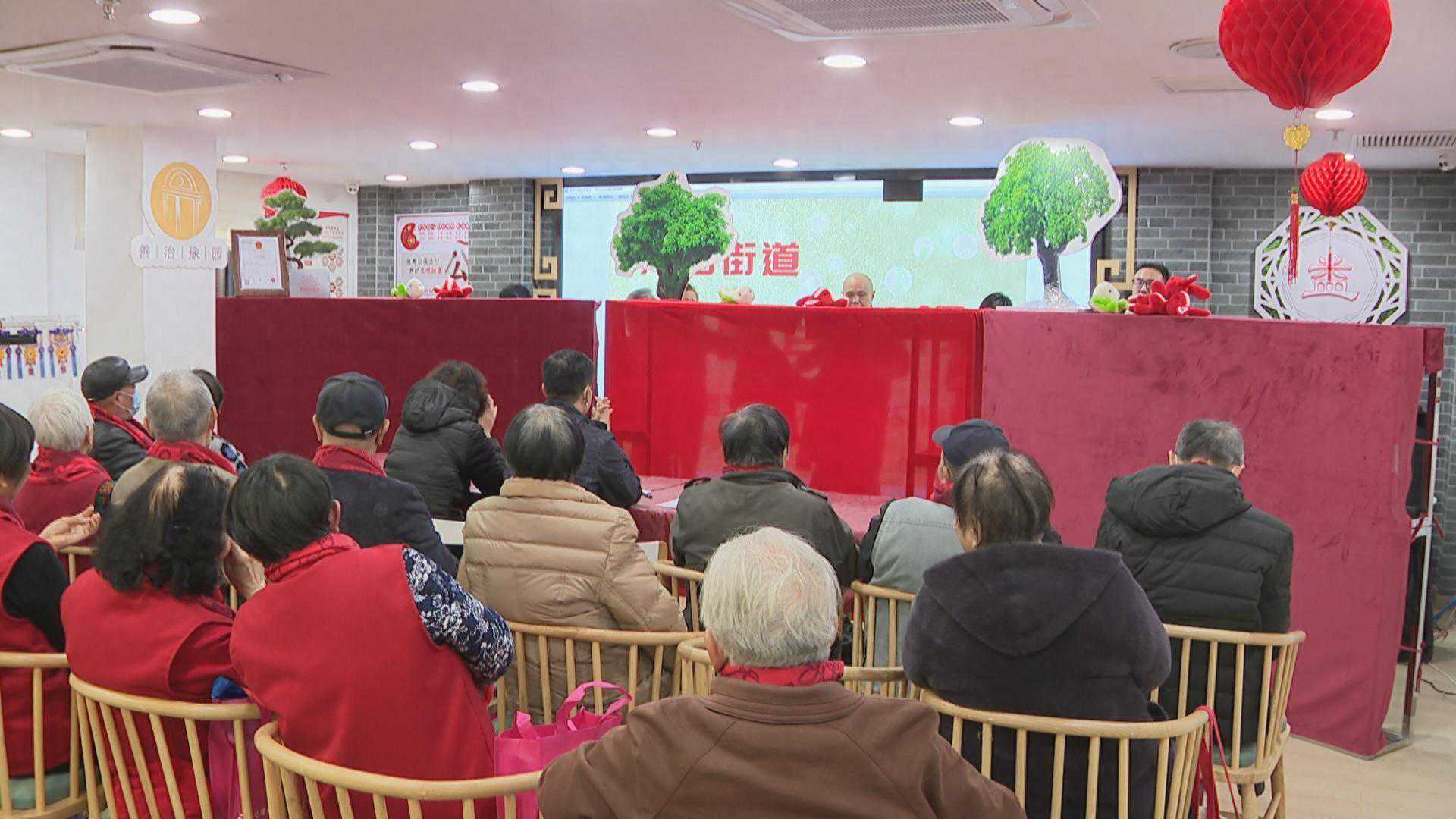 布袋木偶演绎“龟兔赛跑”，医艺融合关爱老人健康