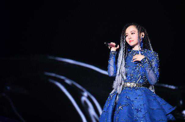 张靓颖“珍相”成都演唱会昨晚暖心开唱