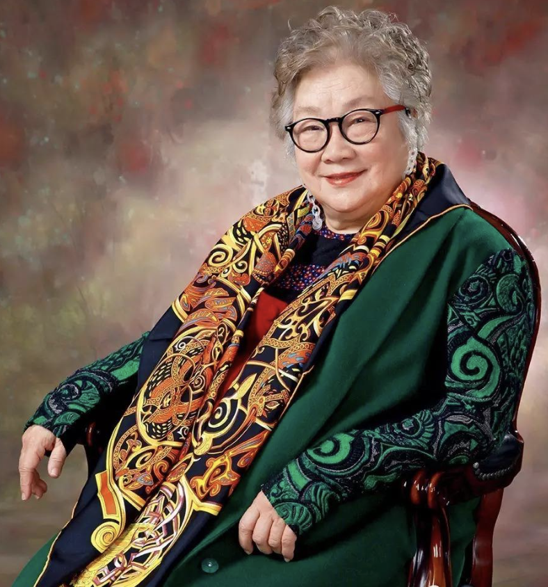 陈薪伊艺术中心落户人民大舞台，每年推出一台新作，首部戏就请来奚美娟