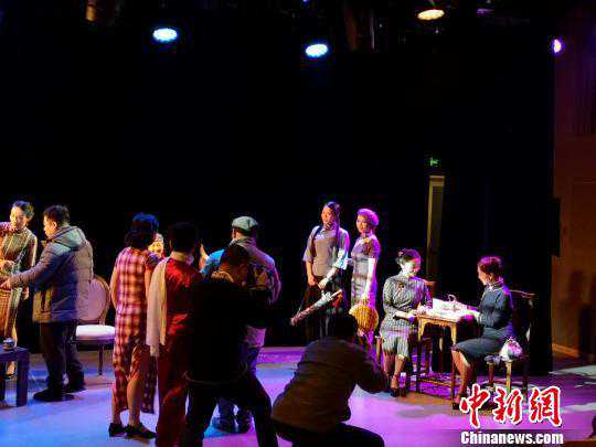 观众登台打破“次元壁” 浙话“戏剧会客厅”种下文化之根