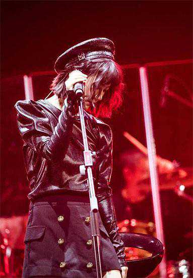 谢春花“花乐时”演唱会落幕 大玩改编即兴哼唱