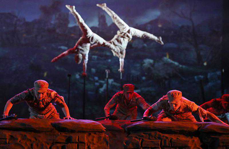 战上海的谍战、巷战、雨夜飞渡、决战攻坚，这部杂技剧里全都有！