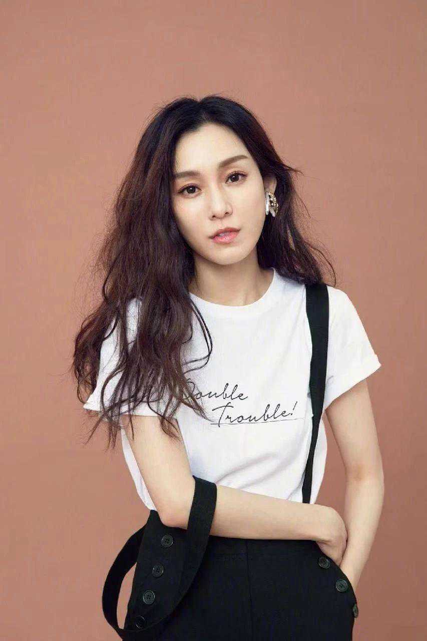 范玮琪演唱会惨遭停办，从“傻大姐”到“全网嫌”，她究竟怎么了